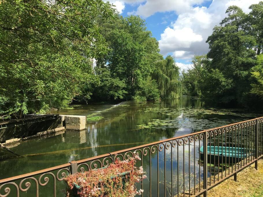 Villa Magnifique Moulin proche Chablis, jacuzzi et rivière Annay-sur-Serein Esterno foto